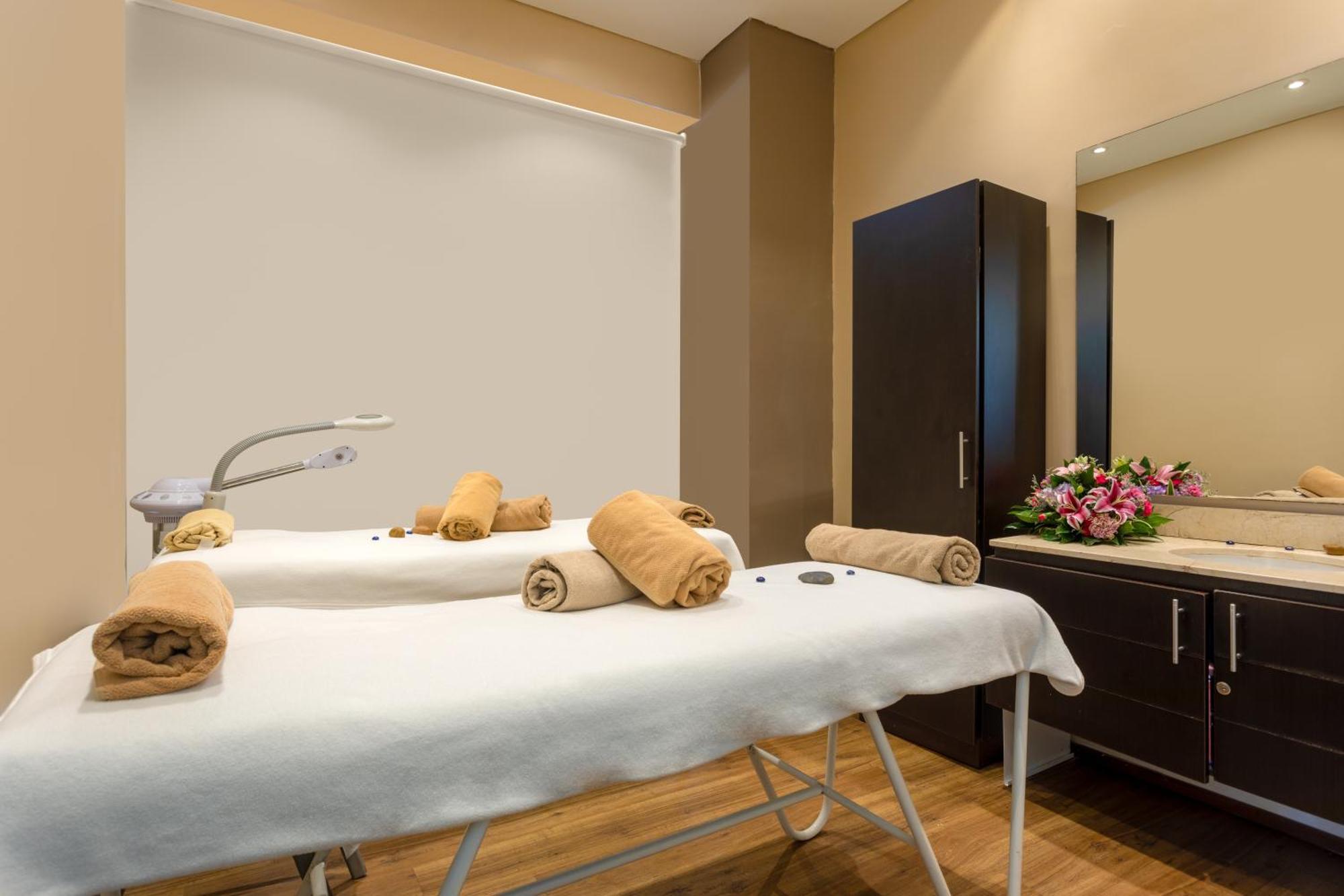 Estelar Alto Prado Barranquilla  Exterior foto Massage beds