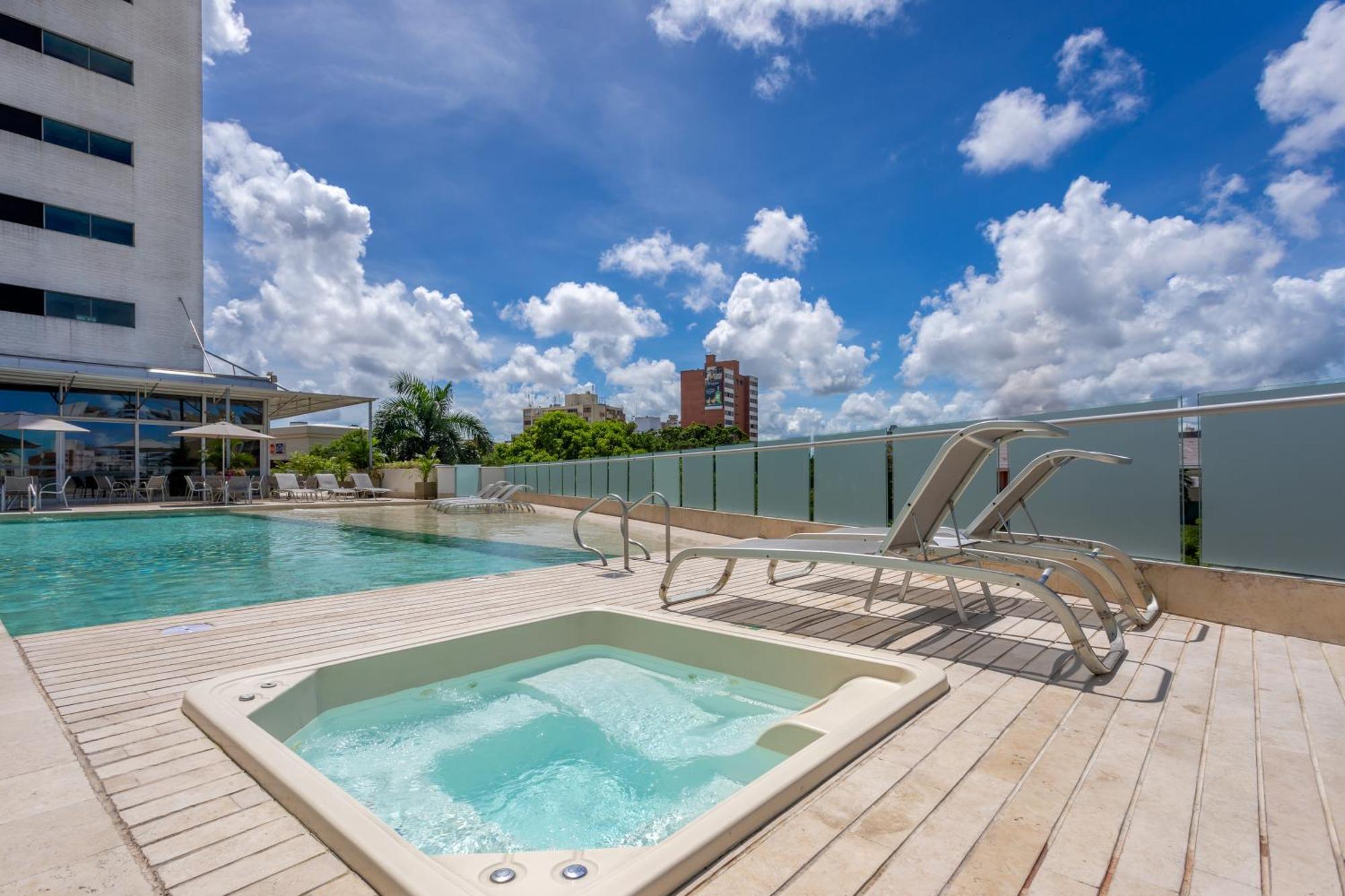 Estelar Alto Prado Barranquilla  Exterior foto Rooftop pool